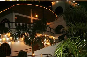 Tun L' Hotel House Boat Resorts