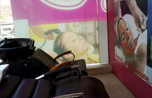 Looks (Unisex Salon)