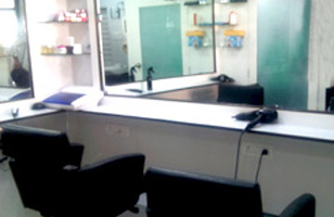 B Tanish Unisex Salon & Spa