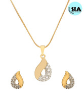 Sia Fascinating Contemporary Design American Diamond Pendant Set