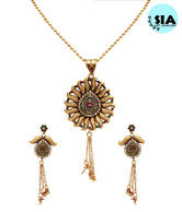 Sia Captivating Design Traditional Rasrawa Pendant Set