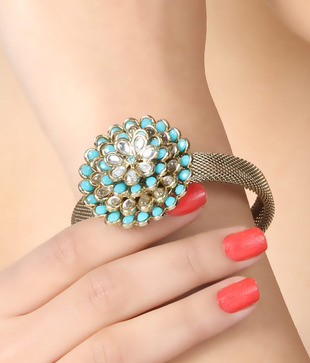 Bansri Elegant Rekha Kundan Bracelet