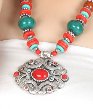 Art Mania's Coral & Phiroza Golden Pendant Necklace