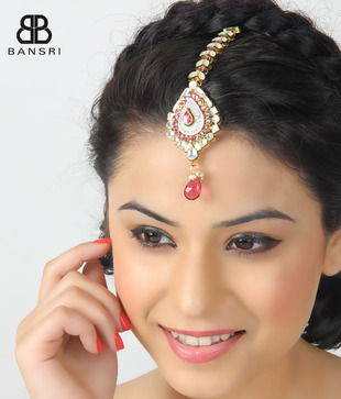 Bansri Alluring Maang Tika