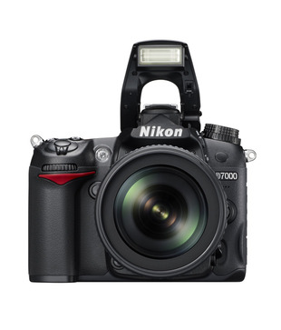 Nikon D7000 DSLR (Black) with AF-S 18-105mm VR Kit Lens