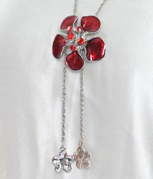 Pari Red Flower Neckpiece